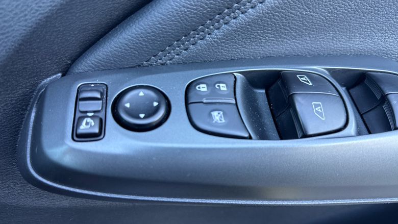 Nissan Juke 1.0 DiG-T N-Connecta 5dr DCT Petrol Hatchback